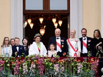 Norwegian Royal family standing on the Palace balcony