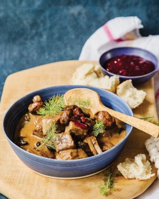 Hunter's Stew with Brunost in a bowl